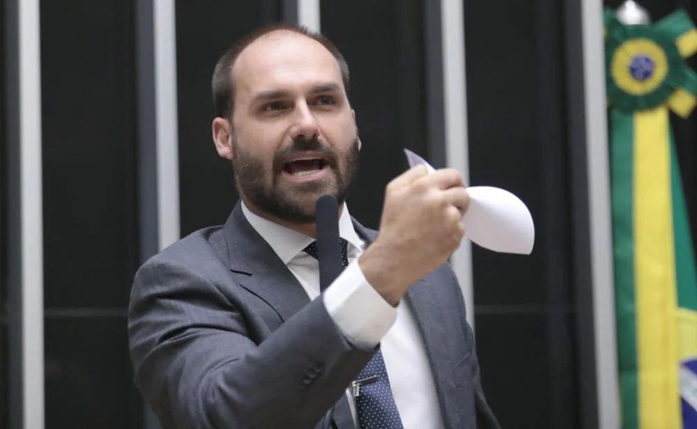PF recomenda demissão de Eduardo Bolsonaro por abandono de cargo PF recomenda demissão de Eduardo Bolsonaro por abandono de cargo