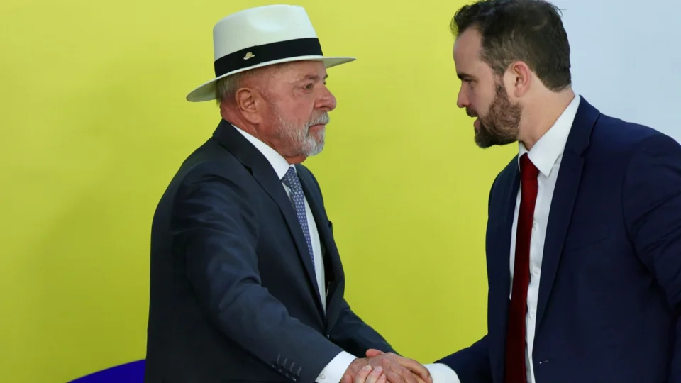 Durigan discute com Lula aperto no arcabouço e novos gatilhos para restringir despesas Durigan discute com Lula aperto no arcabouço e novos gatilhos para restringir despesas
