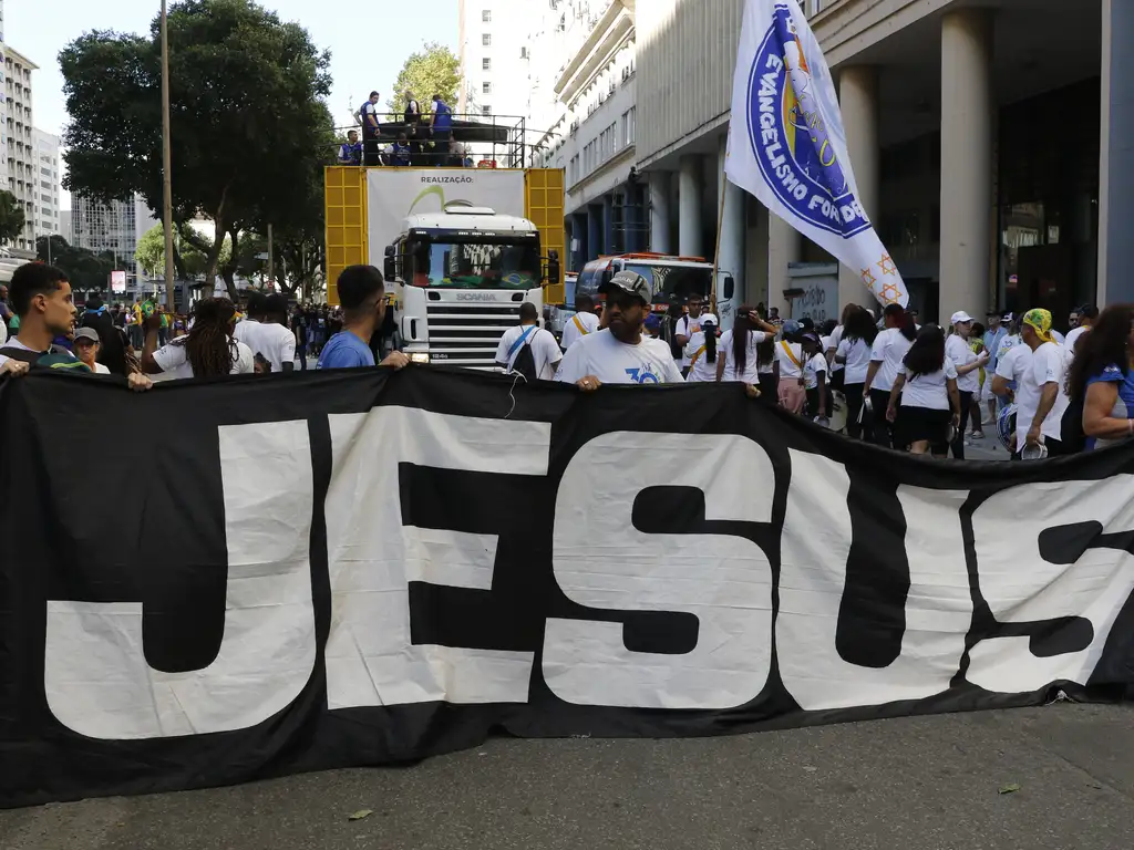 Pesquisa mostra evangélicos mais à direita que católicos Pesquisa mostra evangélicos mais à direita que católicos