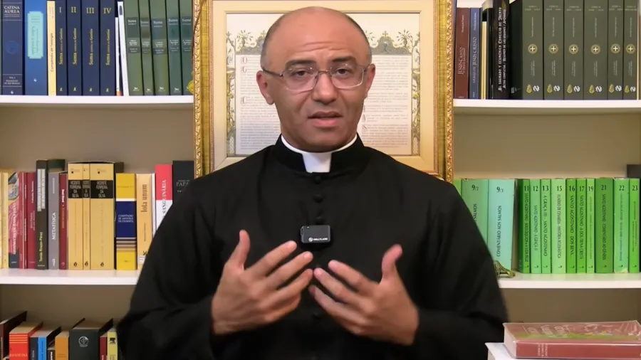 Quem é o padre brasileiro que desafia Vaticano e se rebelou após excomunhão Quem é o padre brasileiro que desafia Vaticano e se rebelou após excomunhão