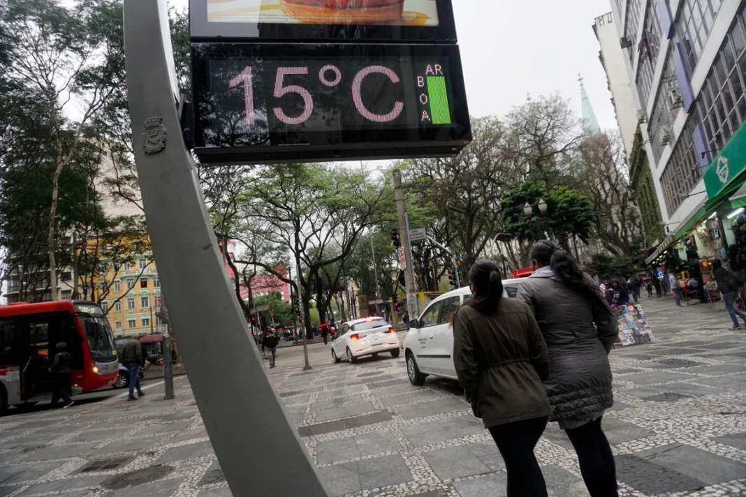 Temporais persistem no Sul e frente fria avança sobre São Paulo Temporais persistem no Sul e frente fria avança sobre São Paulo