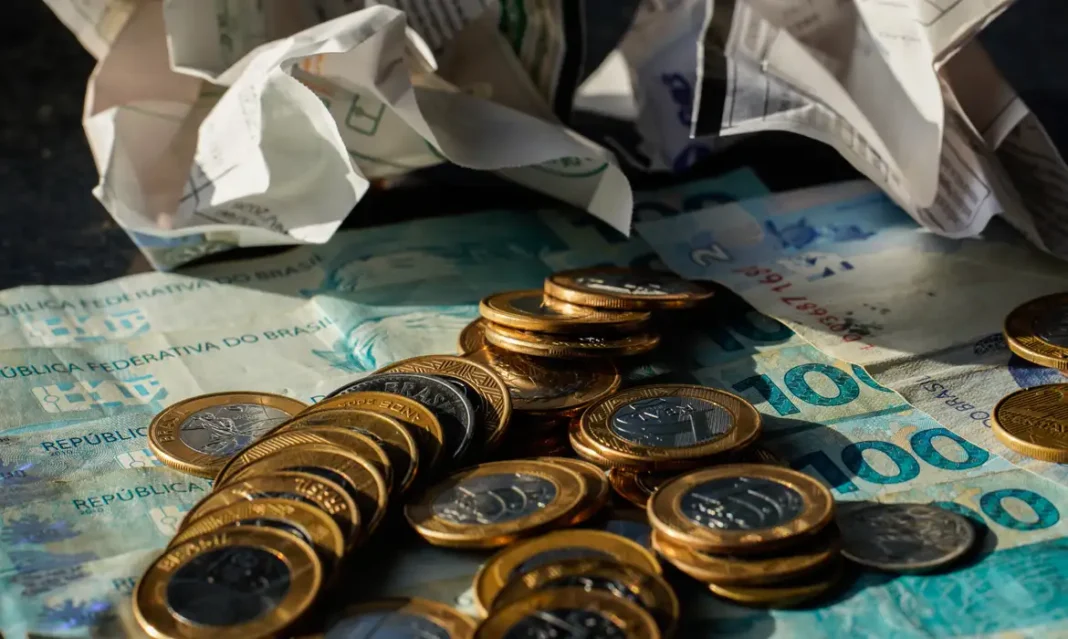 Economia cresce 0,7% em maio, puxada por consumo das famílias, diz FGV Economia cresce 0,7% em maio, puxada por consumo das famílias, diz FGV