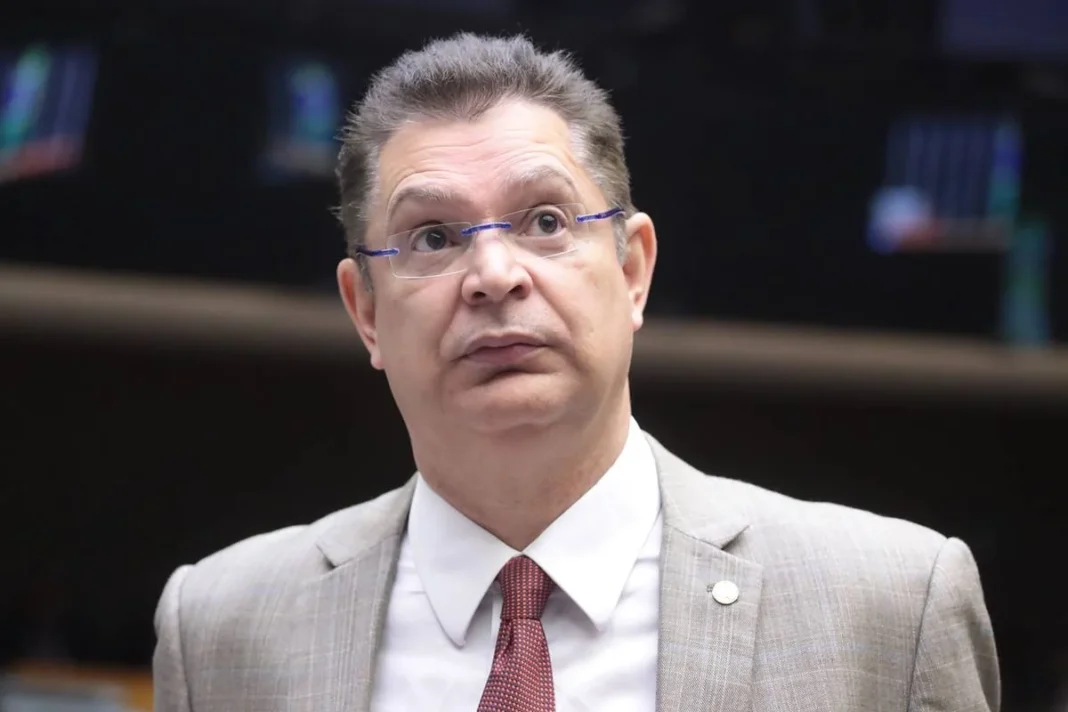 PF aponta contradições em versão de Sóstenes PF aponta contradições em versão de Sóstenes