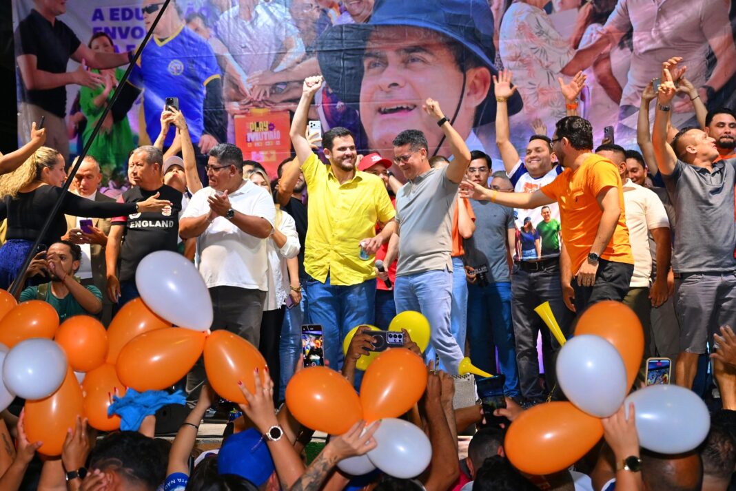 David reúne 4 mil pessoas no Jorge Teixeira e abre nova fase da pré-campanha em Manaus David reúne 4 mil pessoas no Jorge Teixeira e abre nova fase da pré-campanha em Manaus
