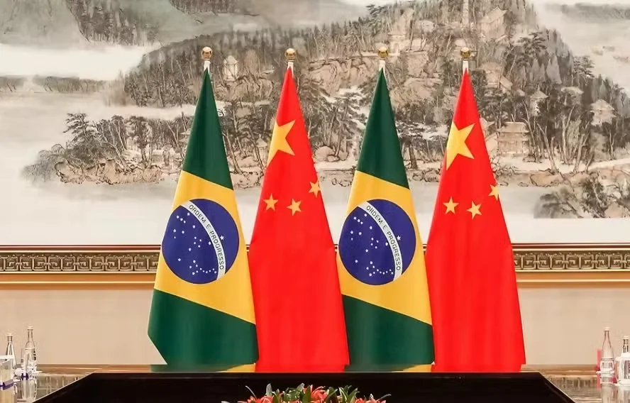 China diz que é afetada por tarifaço e pede para entrar em ação do Brasil contra EUA China diz que é afetada por tarifaço e pede para entrar em ação do Brasil contra EUA