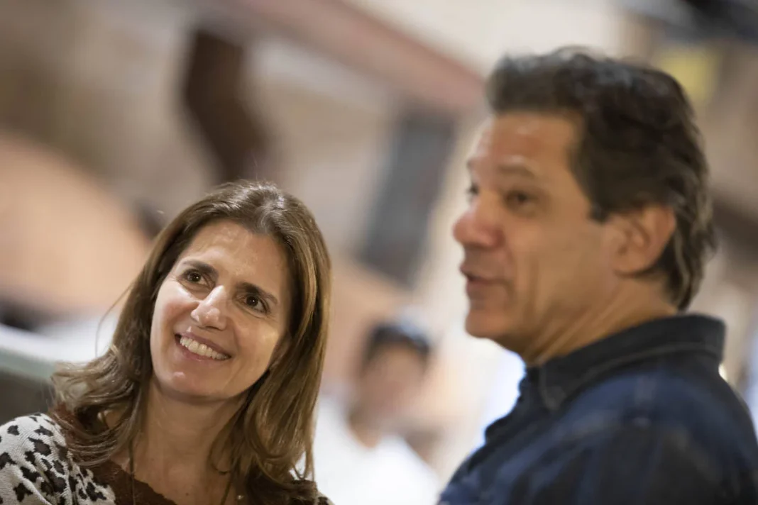 Haddad denuncia Jovem Pan por fake news sobre sua esposa Haddad denuncia Jovem Pan por fake news sobre sua esposa
