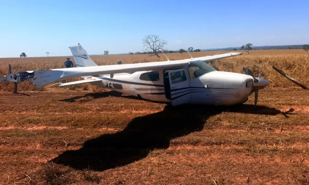 Força Aérea Brasileira intercepta aeronave suspeita vinda da Bolívia Força Aérea Brasileira intercepta aeronave suspeita vinda da Bolívia
