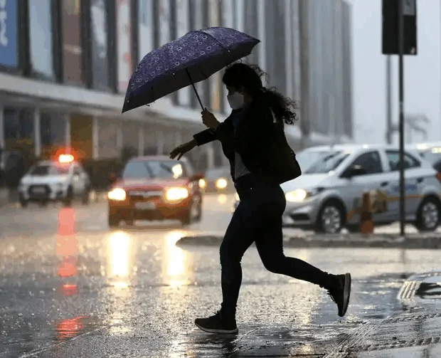 Chuva forte e temporais atingem áreas do Sul e do Sudeste nesta segunda Chuva forte e temporais atingem áreas do Sul e do Sudeste nesta segunda