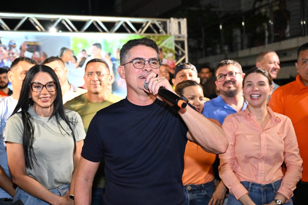 David Almeida reúne 3 mil pessoas na Compensa e destaca entregas realizadas na zona Oeste de Manaus David Almeida reúne 3 mil pessoas na Compensa e destaca entregas realizadas na zona Oeste de Manaus