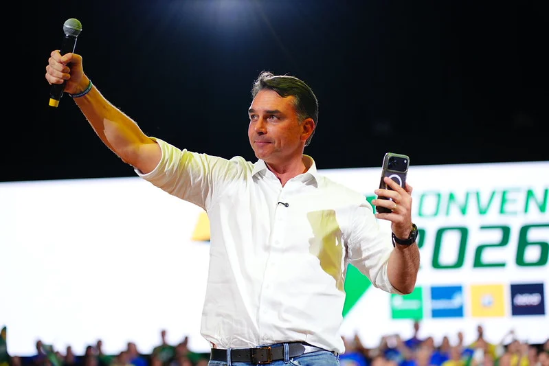 Podemos recusa apoio a Flávio Bolsonaro e também decide ficar neutro na eleição Podemos recusa apoio a Flávio Bolsonaro e também decide ficar neutro na eleição