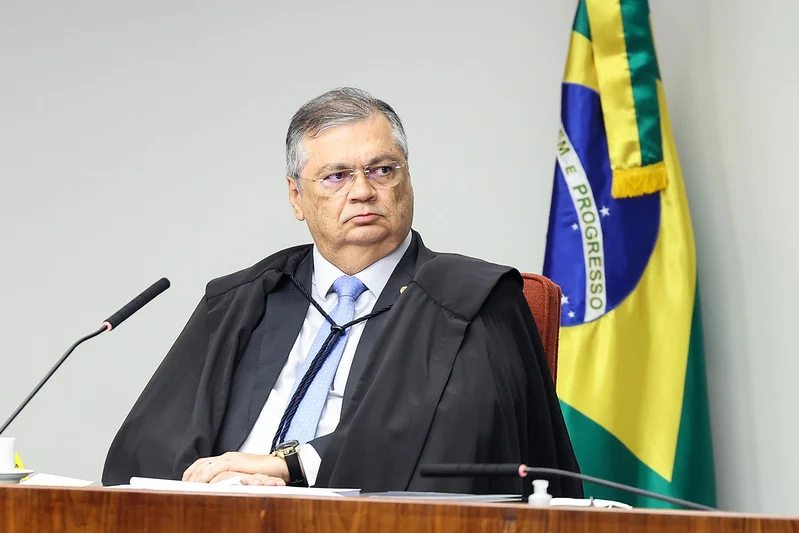 Dino e Moraes defendem rediscutir dispensa de diploma para jornalista Dino e Moraes defendem rediscutir dispensa de diploma para jornalista