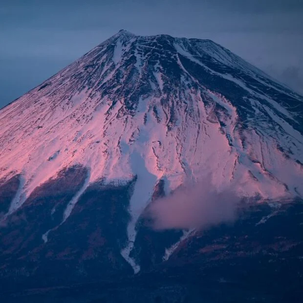 Pai deixa filho de 7 anos sozinho no Monte Fuji após criança se cansar e segue com outro filho Pai deixa filho de 7 anos sozinho no Monte Fuji após criança se cansar e segue com outro filho