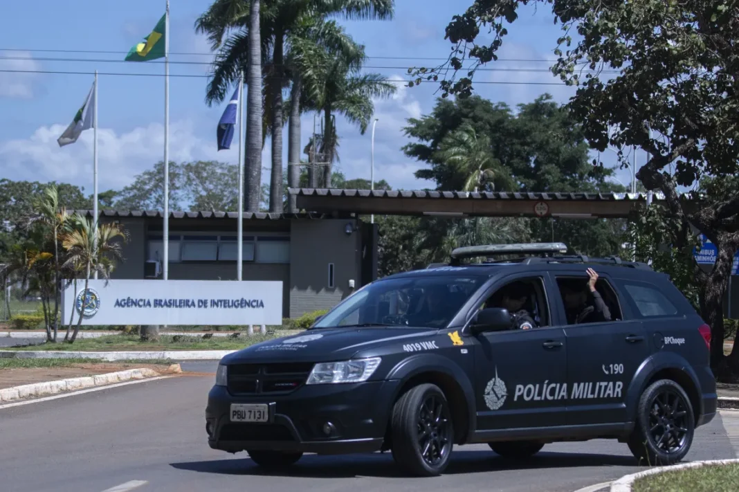 Governo Lula ainda trata Abin sob sombra do SNI, dizem servidores Governo Lula ainda trata Abin sob sombra do SNI, dizem servidores