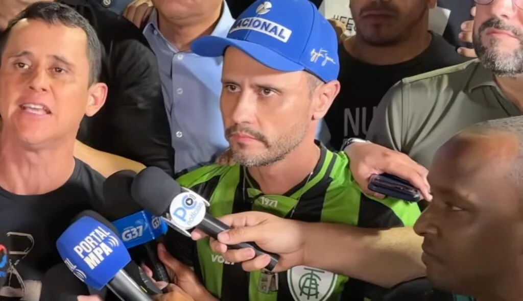 Republicanos recua e vai liberar Cleitinho para ser candidato ao Governo de MG Republicanos recua e vai liberar Cleitinho para ser candidato ao Governo de MG