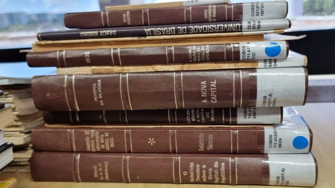 Gigantes da IA destroem livros raros para alimentar tecnologia Gigantes da IA destroem livros raros para alimentar tecnologia