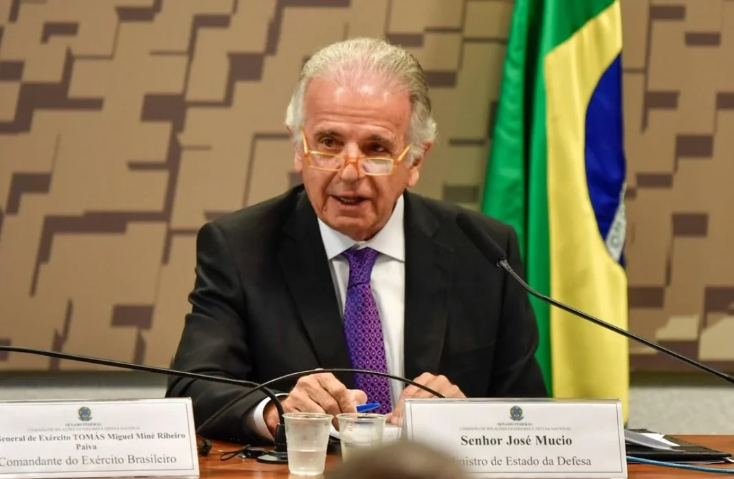 ‘Se os EUA invadirem o Brasil, teremos que abrir o portão’, diz ministro da Defesa ‘Se os EUA invadirem o Brasil, teremos que abrir o portão’, diz ministro da Defesa