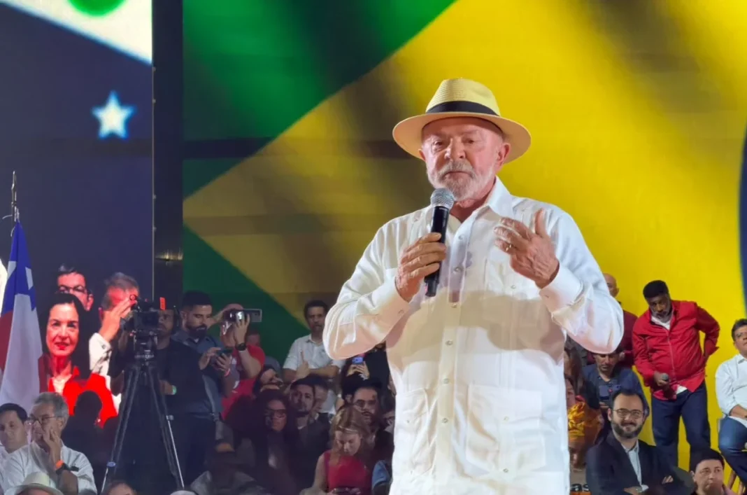 Lula se lança à reeleição e reforça defesa da soberania Lula se lança à reeleição e reforça defesa da soberania