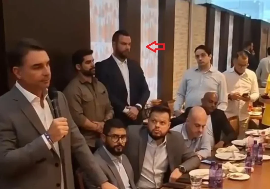 Condenado por estelionato organizou encontro de Flávio Bolsonaro em São Caetano Condenado por estelionato organizou encontro de Flávio Bolsonaro em São Caetano