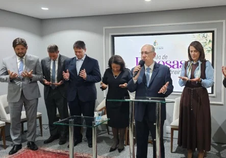Associação pede inelegibilidade de Tarcísio e candidatos ao Senado após ato em igreja Associação pede inelegibilidade de Tarcísio e candidatos ao Senado após ato em igreja
