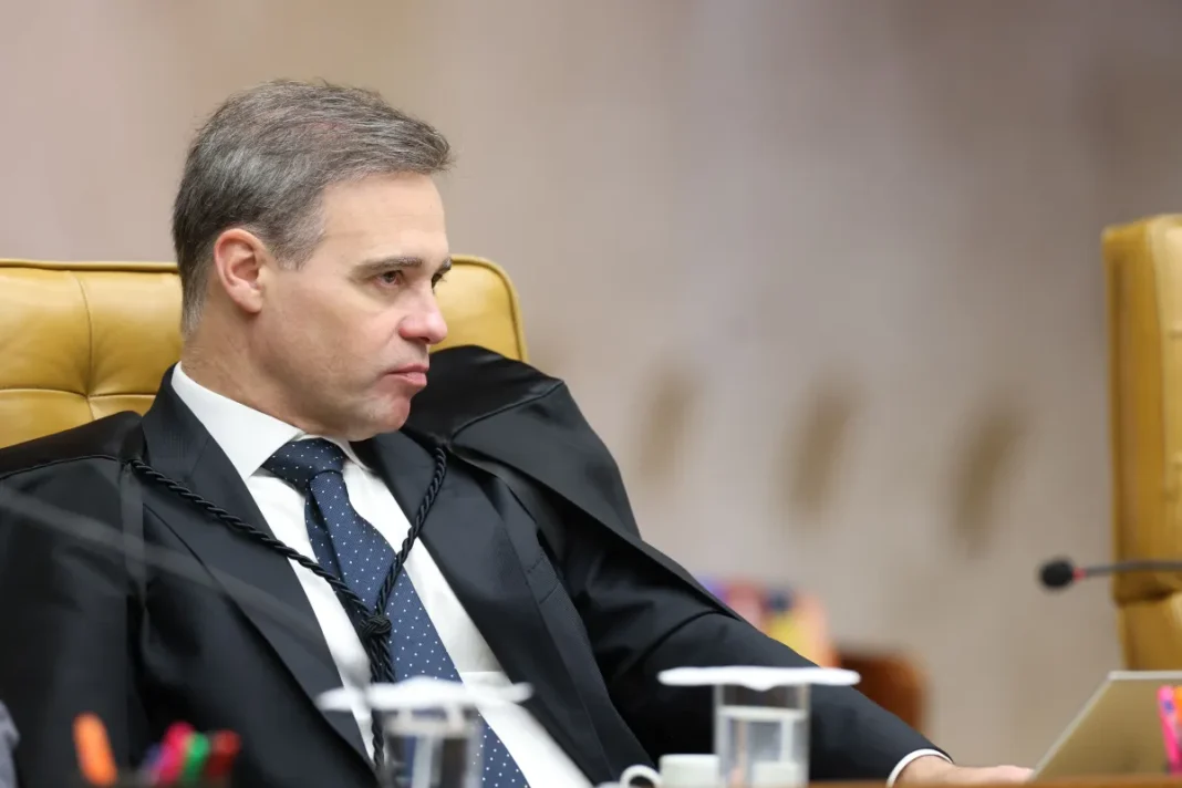Mendonça abriu a porta do STF para ala golpista e lavajatista da PF e do MPF Mendonça abriu a porta do STF para ala golpista e lavajatista da PF e do MPF