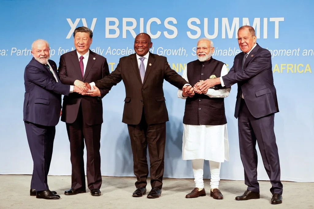 Brics Pay e desdolarização: como o bloco avança para criar sistemas de pagamento independentes Brics Pay e desdolarização: como o bloco avança para criar sistemas de pagamento independentes