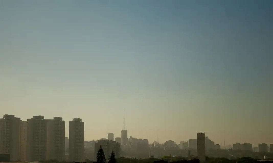 Onda de calor mantém tempo seco em boa parte do Brasil Onda de calor mantém tempo seco em boa parte do Brasil