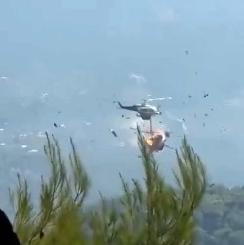 Helicópteros de combate a incêndios colidem no ar na Grécia Helicópteros de combate a incêndios colidem no ar na Grécia