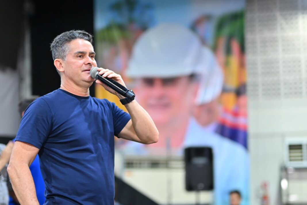 Jovens participam da construção do plano de governo de David Almeida Jovens participam da construção do plano de governo de David Almeida