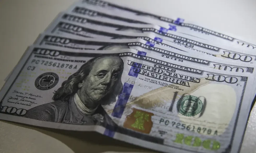 Dólar sobe a R$ 5,18 e Bolsa cai com juros, inflação e relatório do JPMorgan Dólar sobe a R$ 5,18 e Bolsa cai com juros, inflação e relatório do JPMorgan