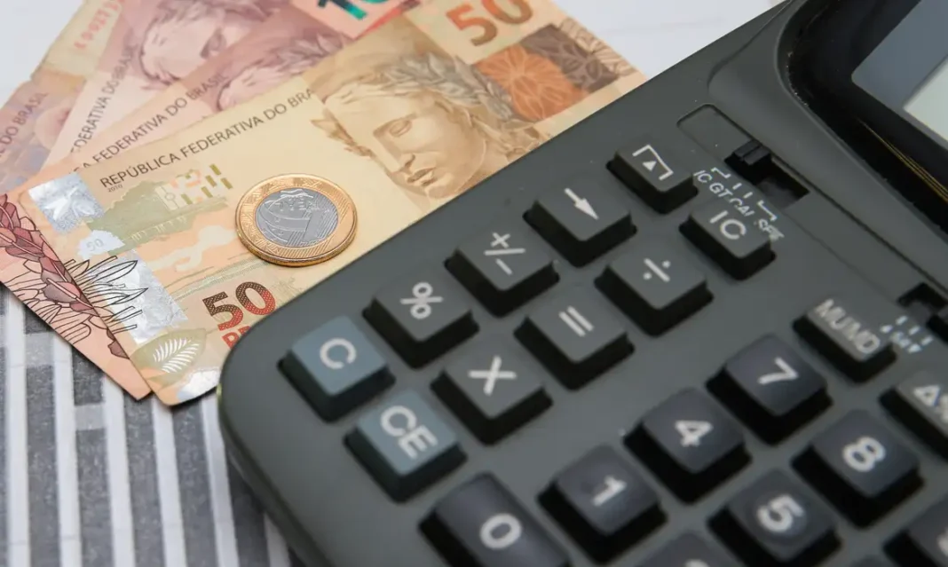 Economistas reduzem previsão para juros pela primeira vez desde o início da guerra no Irã Economistas reduzem previsão para juros pela primeira vez desde o início da guerra no Irã