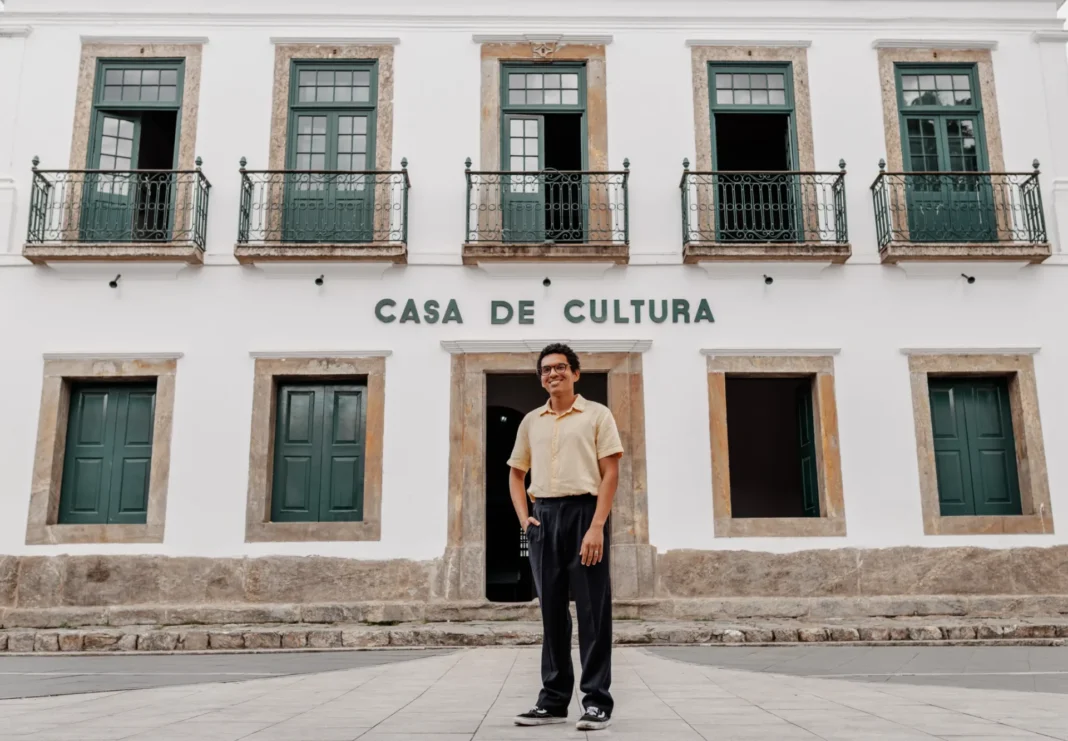 Ex-aluno da rede municipal de Maricá, no RJ, é aprovado na carreira diplomática Ex-aluno da rede municipal de Maricá, no RJ, é aprovado na carreira diplomática