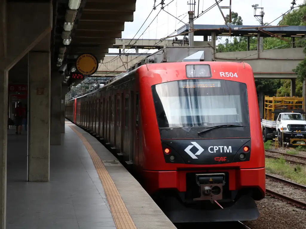 Ferroviários de SP confirmam greve por tempo indeterminado Ferroviários de SP confirmam greve por tempo indeterminado