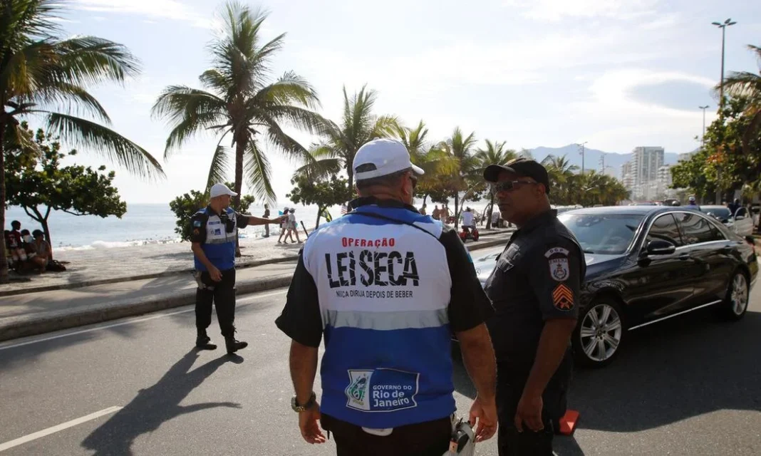 Contran amplia Lei Seca para detectar consumo de drogas e evitar pegar álcool residual na boca Contran amplia Lei Seca para detectar consumo de drogas e evitar pegar álcool residual na boca