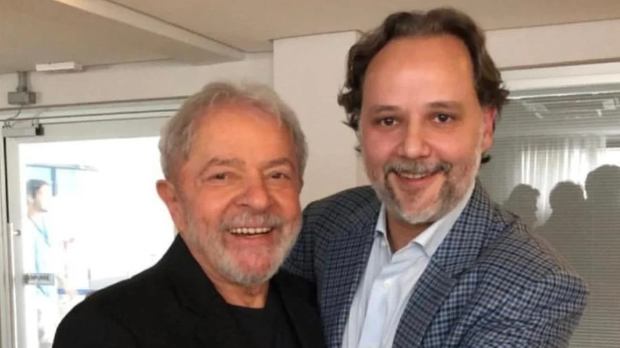 Lula diz a advogado do filho que ‘Fábio precisa se explicar’ Lula diz a advogado do filho que ‘Fábio precisa se explicar’