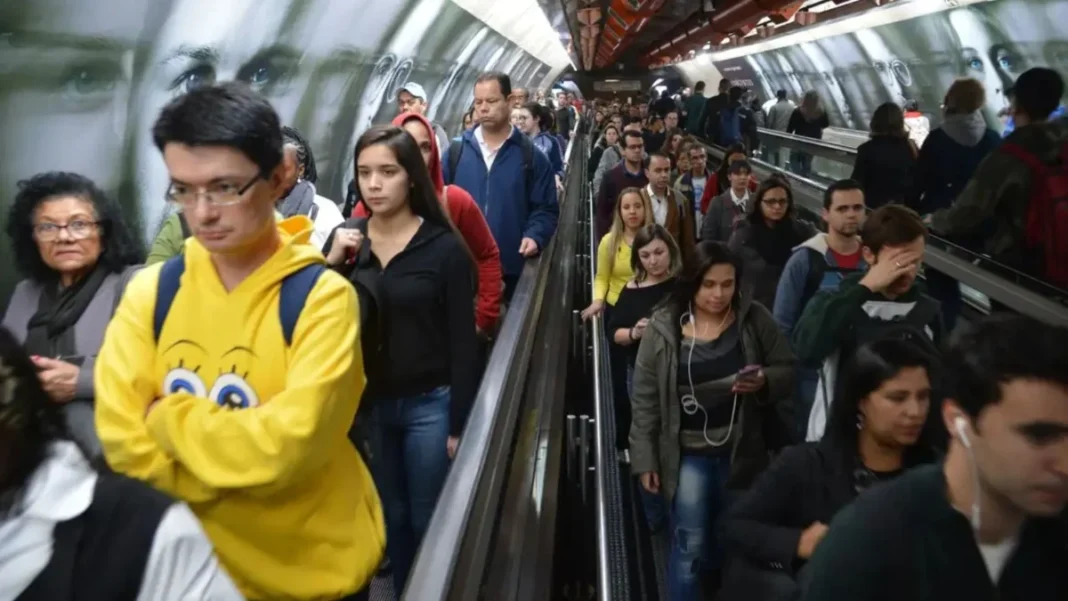 Greve afeta três linhas de trem em SP e metrô tem operação especial Greve afeta três linhas de trem em SP e metrô tem operação especial