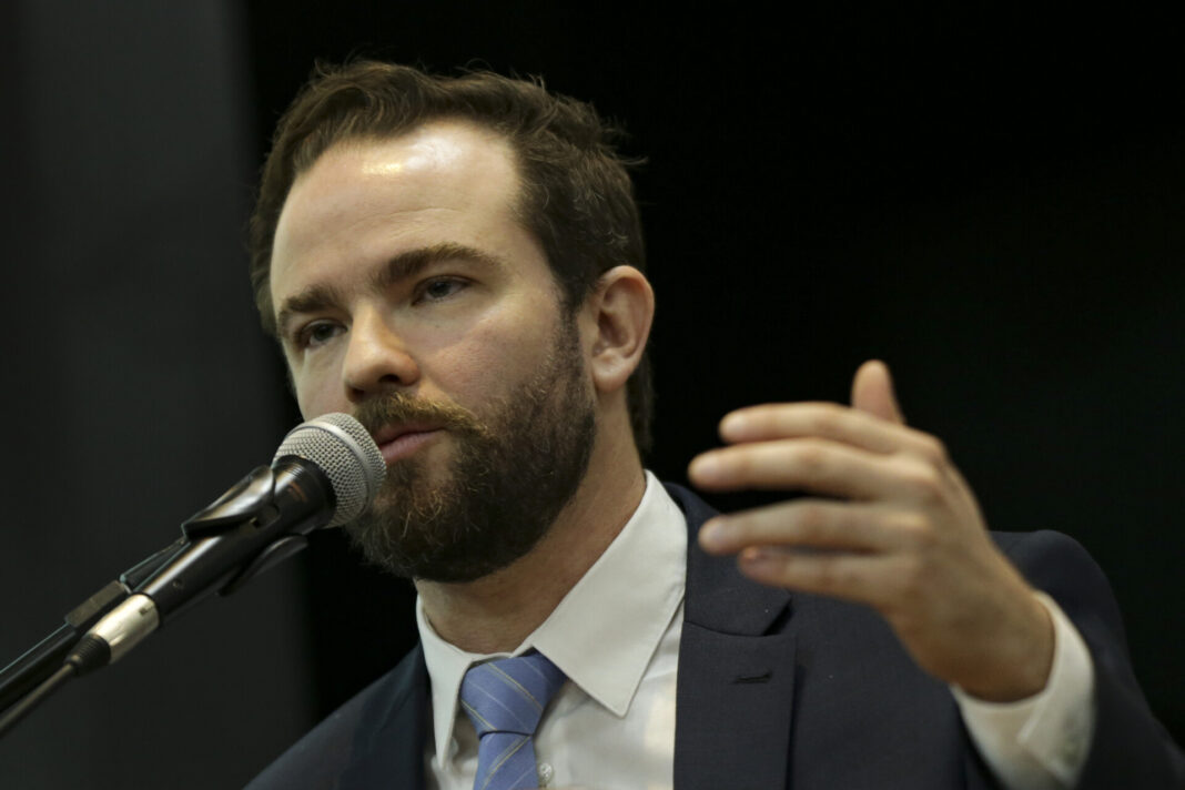 Durigan diz que lei do combustível deve poupar R$ 10 bi em 2027 Durigan diz que lei do combustível deve poupar R$ 10 bi em 2027