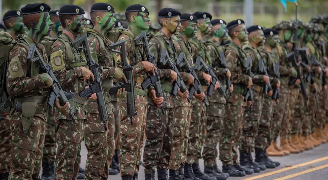 Exército mantém cursos nos EUA e paga US$ 800 mil durante crise com Trump Exército mantém cursos nos EUA e paga US$ 800 mil durante crise com Trump