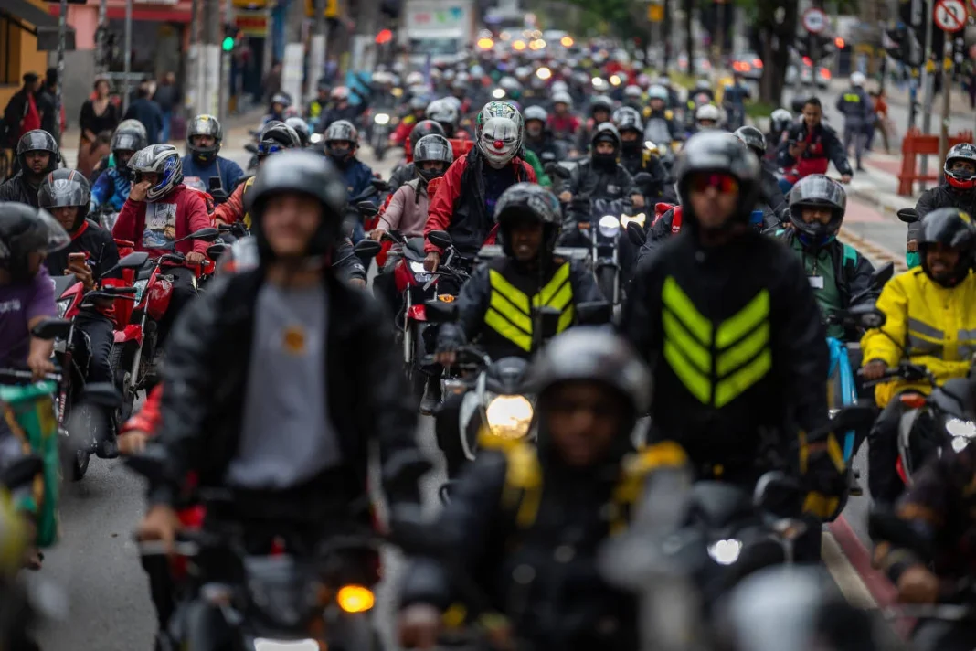 Motoboys fazem breque dos apps e acusam Keeta e 99Food de pagar bônus para esvaziar protesto Motoboys fazem breque dos apps e acusam Keeta e 99Food de pagar bônus para esvaziar protesto