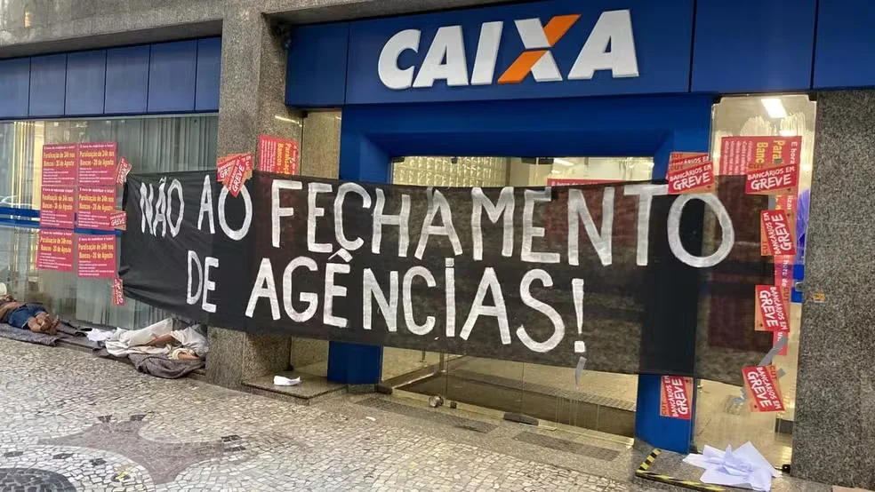 Caixa entra em greve nacional e Banco do Brasil tem paralisação parcial a partir desta 5ª Caixa entra em greve nacional e Banco do Brasil tem paralisação parcial a partir desta 5ª