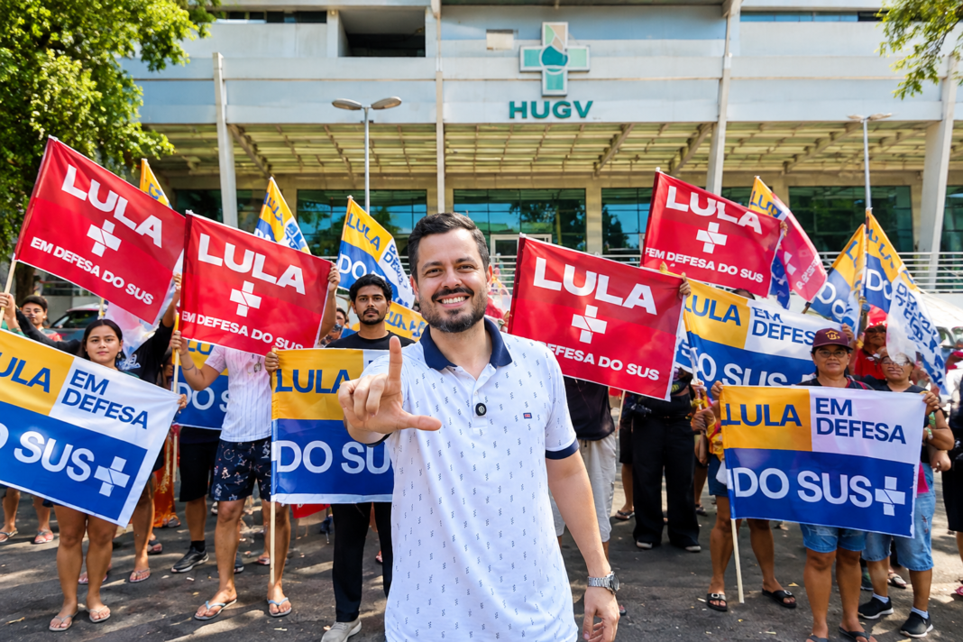 No aniversário do SUS, Delegado Tayah promove ato político em frente ao HUGV, em Manaus No aniversário do SUS, Delegado Tayah promove ato político em frente ao HUGV, em Manaus