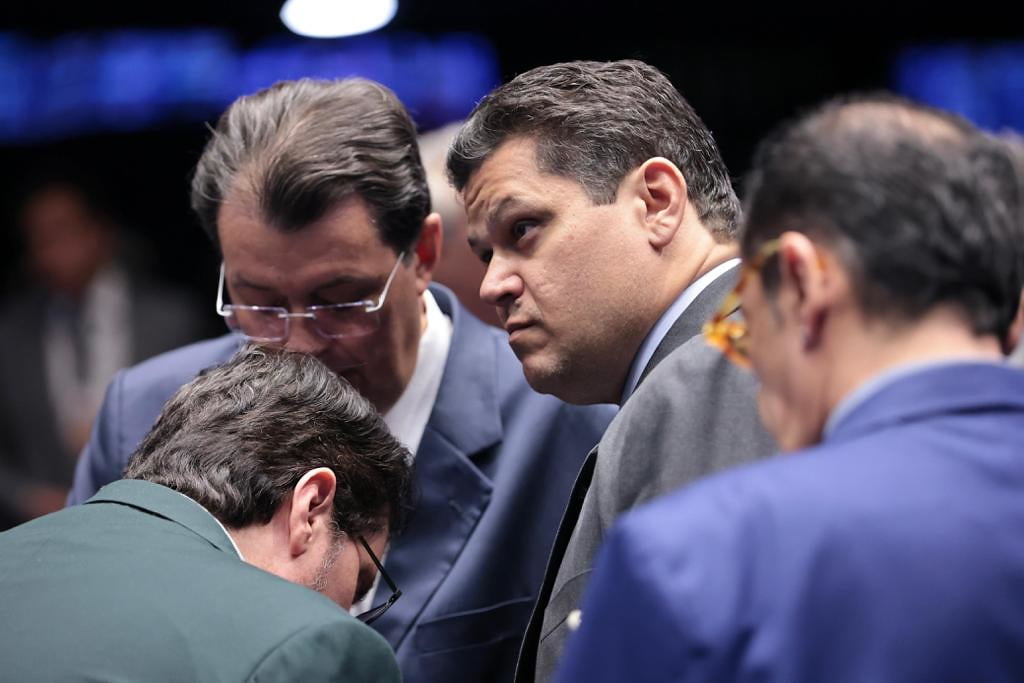 Mensagens apontam relação de proximidade entre Alcolumbre e Vorcaro Mensagens apontam relação de proximidade entre Alcolumbre e Vorcaro