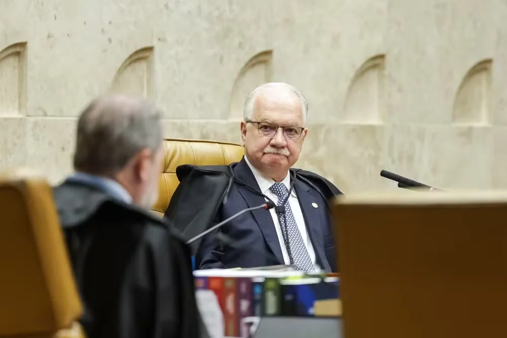 Fachin dá 72 horas para Mendonça responder a pedido da AGU contra afastamento de diretores da PF Fachin dá 72 horas para Mendonça responder a pedido da AGU contra afastamento de diretores da PF