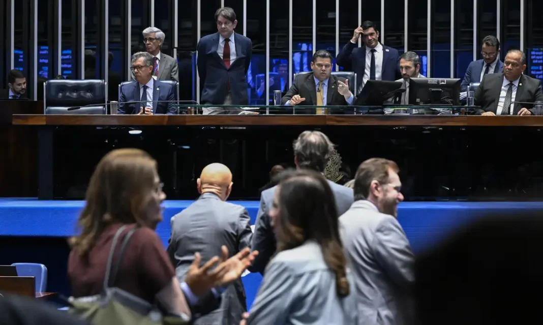 Governo obtém vitórias no Congresso; PECs da 6×1 e da Segurança só depois das eleições Governo obtém vitórias no Congresso; PECs da 6×1 e da Segurança só depois das eleições