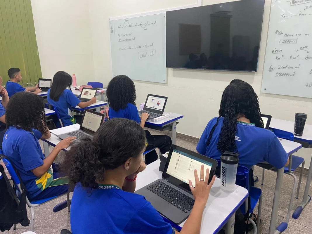 CNE restringe o uso de IA para correções de provas em escolas e universidades e estabelece novas regras CNE restringe o uso de IA para correções de provas em escolas e universidades e estabelece novas regras