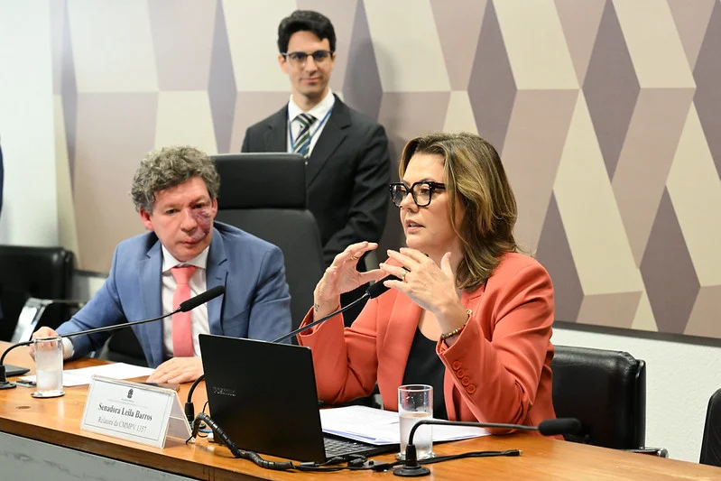 Papel dos Correios e prazo para rever isenção travam votação de MP das blusinhas Papel dos Correios e prazo para rever isenção travam votação de MP das blusinhas