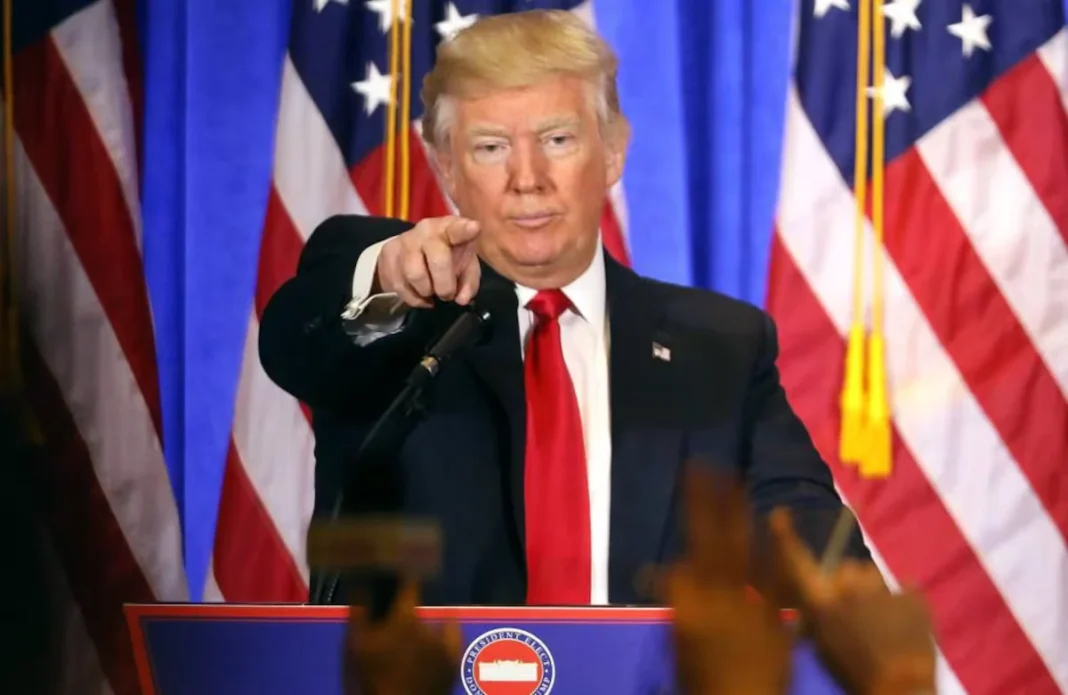 Sob acusação de ‘fake news’, Trump proíbe CNN, MS NOW e Politico de cobrir Casa Branca Sob acusação de ‘fake news’, Trump proíbe CNN, MS NOW e Politico de cobrir Casa Branca