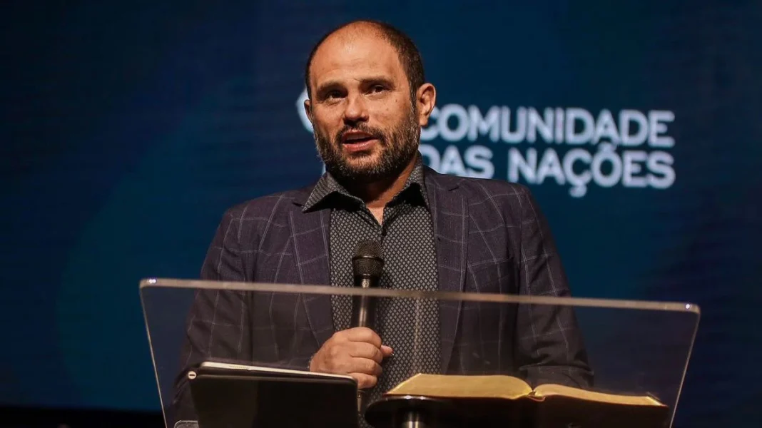 Pastor ligado a Flávio critica devoção católica a Maria e cita ‘Rainha dos Céus’ Pastor ligado a Flávio critica devoção católica a Maria e cita ‘Rainha dos Céus’