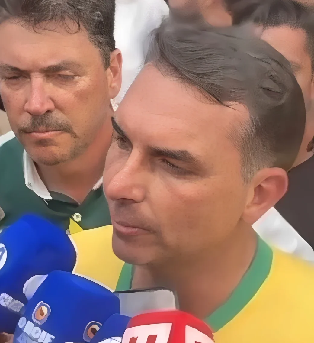Flávio Bolsonaro acusa entidade de bispos católicos de espalhar mentiras Flávio Bolsonaro acusa entidade de bispos católicos de espalhar mentiras