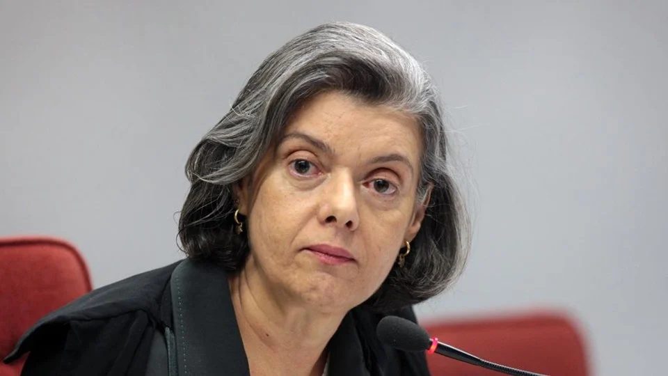 Cármen Lúcia cancela ida à Bienal do Livro em meio a crise no STF Cármen Lúcia cancela ida à Bienal do Livro em meio a crise no STF