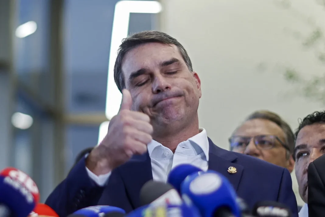 O problema de Flávio Bolsonaro agora é convencer que está dizendo a verdade O problema de Flávio Bolsonaro agora é convencer que está dizendo a verdade